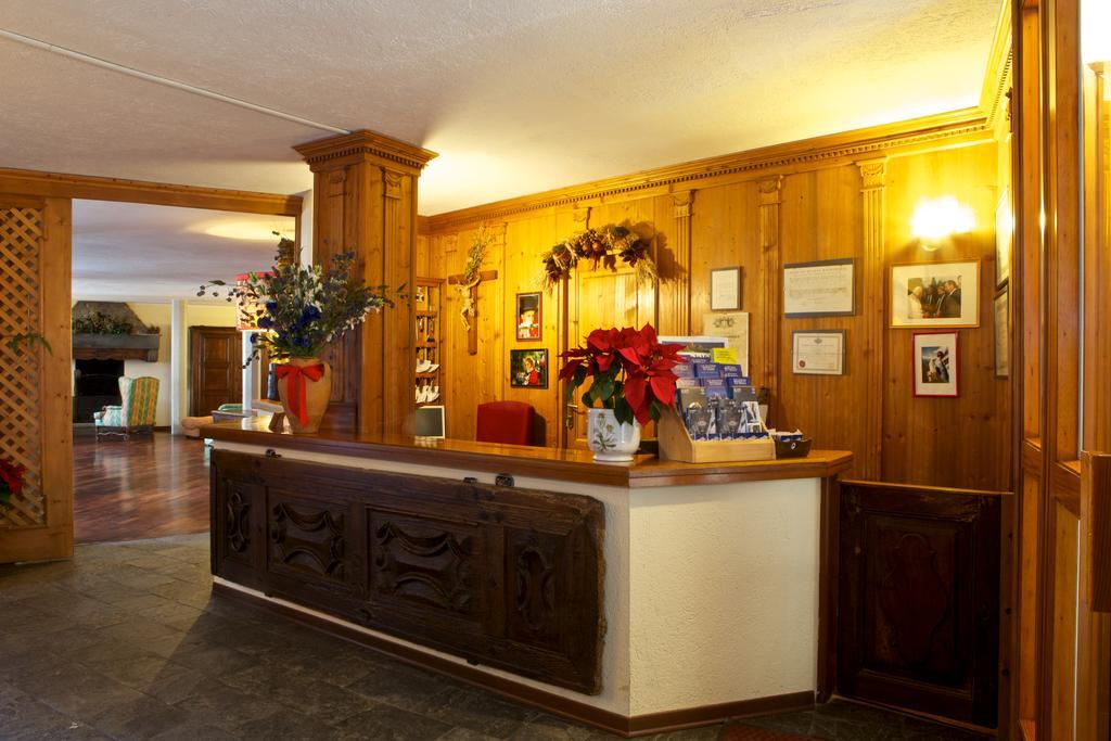 Hotel Dolonne Courmayeur Exterior foto