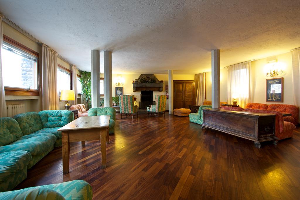 Hotel Dolonne Courmayeur Exterior foto